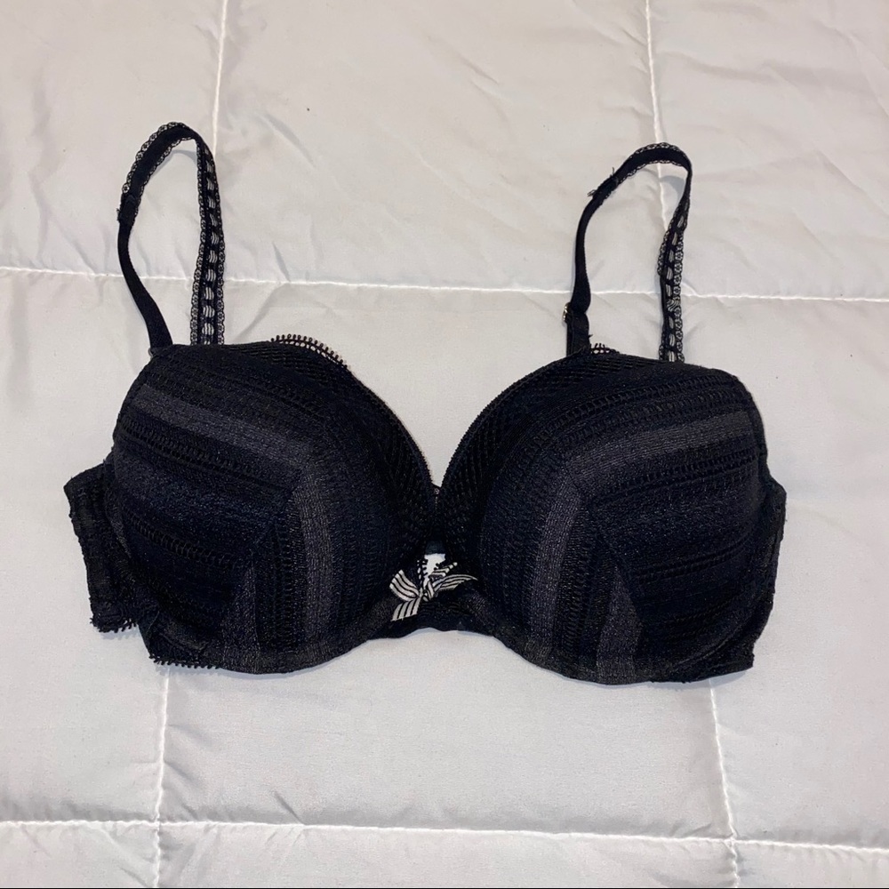 VS 32D bra